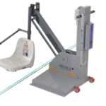 Elevador-de-bateria-fijo-desmontable-para-piscina-01_METALU-600-700x392