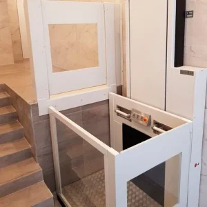 ayala-salvaescaleras
