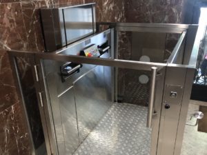 ayala-salvaescaleras