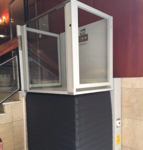 ayala-salvaescaleras