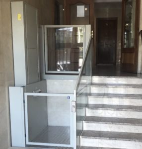 ayala-salvaescaleras