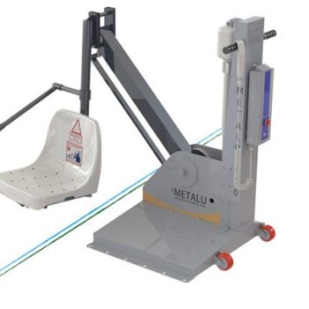 Elevador-de-bateria-fijo-desmontable-para-piscina-01_METALU-600-700x392