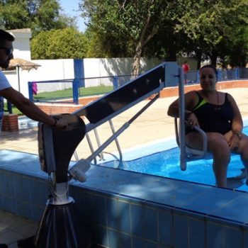 Elevador-de-bateria-para-piscina-3_METALU-3000-700x392