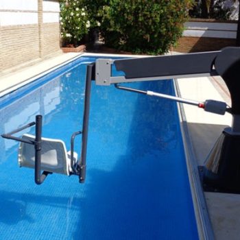 Elevador-de-bateria-para-piscina-4_METALU-3000-700x392