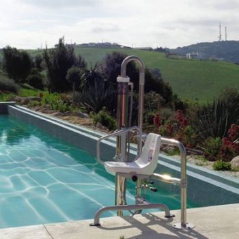 Elevador-hidraulico-fijo-desmontable-para-piscina-2_METALU-B-2-700x392